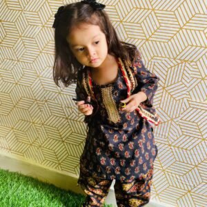 A Traditional Toddler Girl’s Ethnic Suit – Timeless Elegance! 🌸