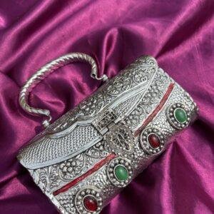 Multiple Stone Clutch